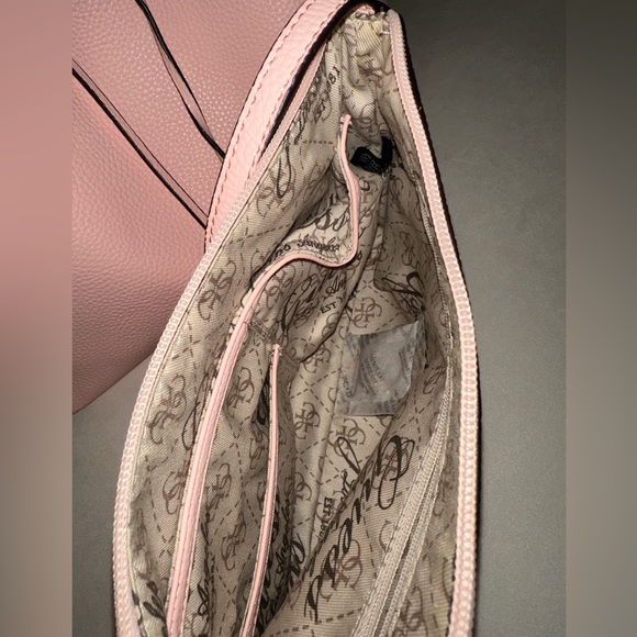 Guess Bucket Bag - Picture 8 of 8